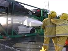 В Таиланде сгорел трейлер с суперкарами на 3,3 млн долларов (ВИДЕО)